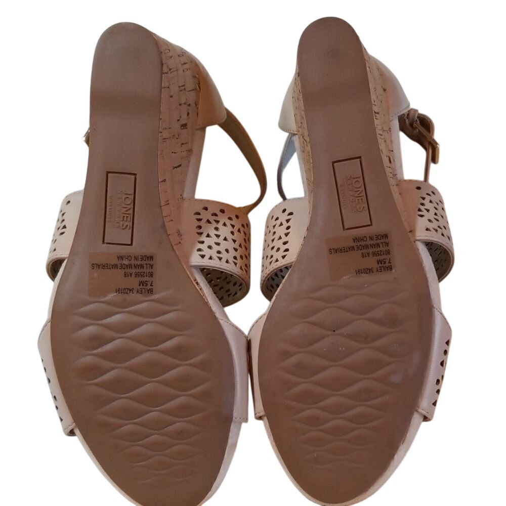 Jones New York Signature Beige Wedge Sanda… - Picture 3 of 7
